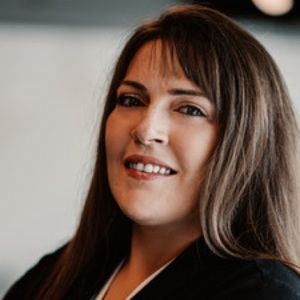 Meet your Posher, Cinthia